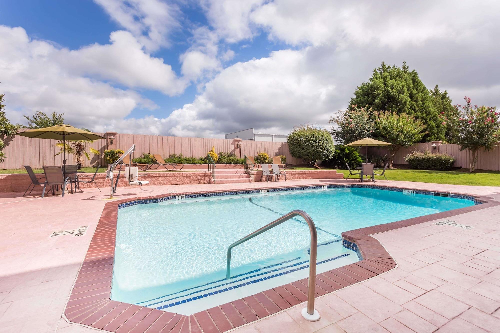 La Quinta By Wyndham Columbus North Hotell Exteriör bild